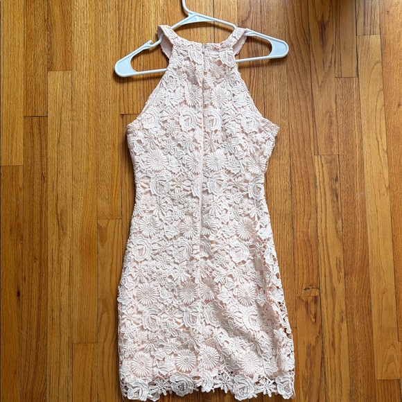 Lulu's Floral Lace Mini Dress in baby pink - Picture 3 of 4